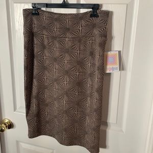 Fitted skirt dress up or down . Great design